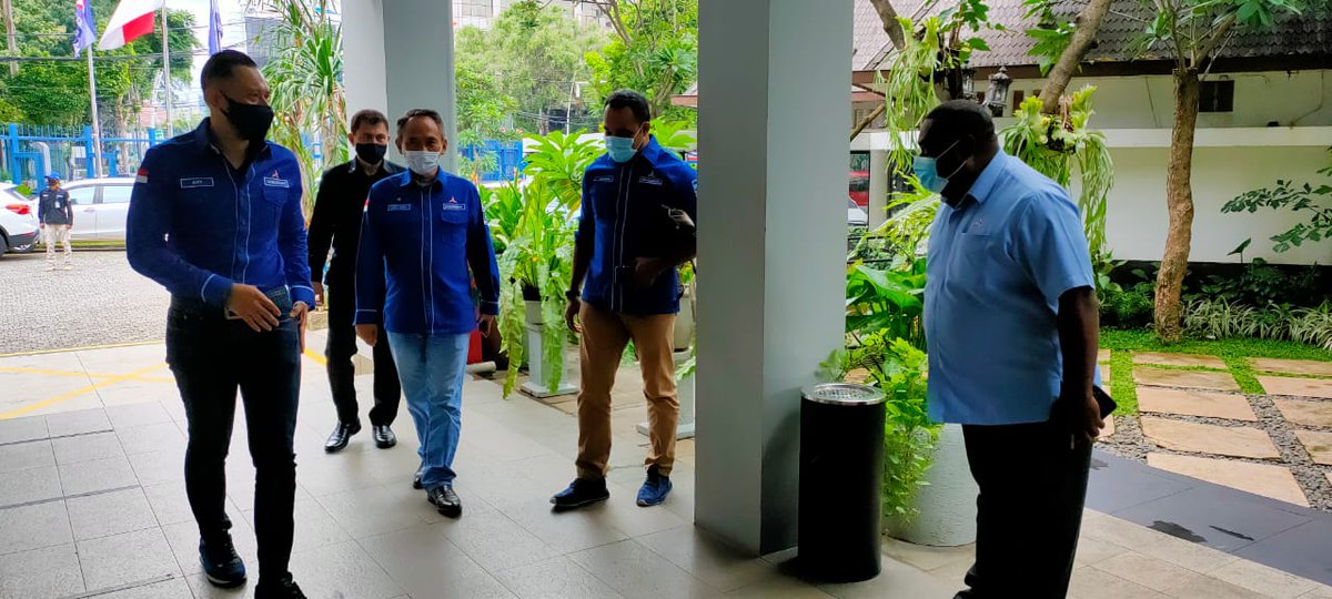 DPD PARTAI DEMOKRAT PAPUA (@pdpapua) on Twitter photo SEKERTARIS DPD PARTAI DEMOKRAT PROV.PAPUA MENYAMBUT KETUA DPP BUNG AHY DI KANTOR PUSAT PARTAI DEMOKRAT πππ
#INDONESIA #JAYA
<a href="/AgusYudhoyono/">Agus Harimurti Yudhoyono (AHY)</a>
<a href="/PDemokrat/">Partai Demokrat</a>
<a href="/WalkotBmd/">bmd.walkot</a>
<a href="/CyberDemokrat/">Wiraraja</a>
<a href="/FPD_DPR/">Fraksi Partai Demokrat DPR-RI</a> SEKERTARIS DPD PARTAI DEMOKRAT PROV.PAPUA MENYAMBUT KETUA DPP BUNG AHY DI KANTOR PUSAT PARTAI DEMOKRAT πππ
#INDONESIA #JAYA
<a href="/AgusYudhoyono/">Agus Harimurti Yudhoyono (AHY)</a>
<a href="/PDemokrat/">Partai Demokrat</a>
<a href="/WalkotBmd/">bmd.walkot</a>
<a href="/CyberDemokrat/">Wiraraja</a>
<a href="/FPD_DPR/">Fraksi Partai Demokrat DPR-RI</a>