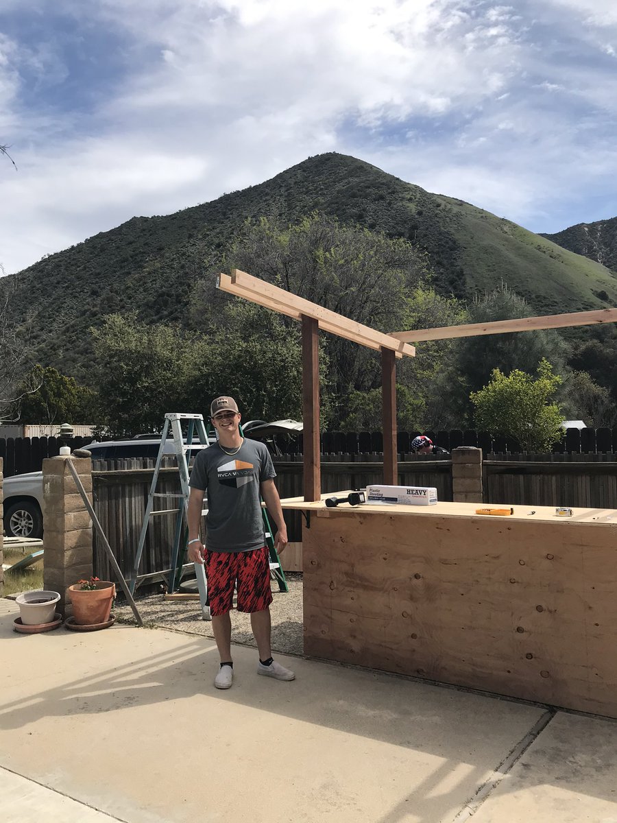 tommyfootball7's tweet photo. Finally put the finishing touches on this bad boy #MFBar https://t.co/3hxuXqASPK