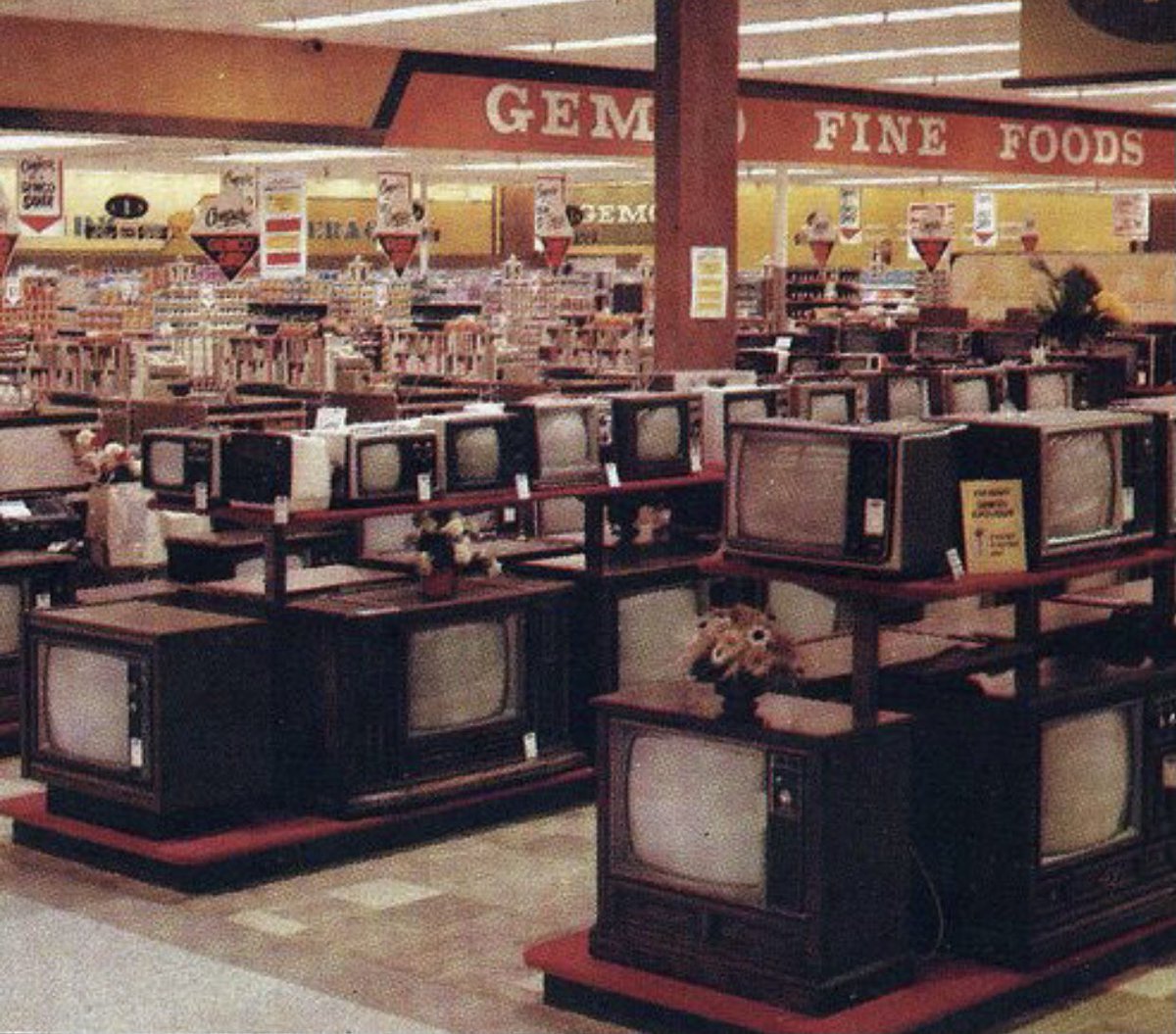 80sThen80sNow's tweet photo. Who Remembers Gemco?
#Gemco #RetailStore #DepartmentStore #DeptStore #Store #Shopping #ThrowBack https://t.co/XgxEaEdBVY