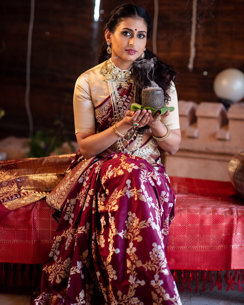nityanaresh's tweet photo. Happy Srankranthi Everyone!๐๐ผ๐
I wish you and your family good health and prosperity โฅ๏ธ
#Shoot #WorkLife #ShootLife #Traditional #TraditionalWear #TraditionalJewellary #FeelFab #Culture #Royal https://t.co/Lzm2SDlTjh