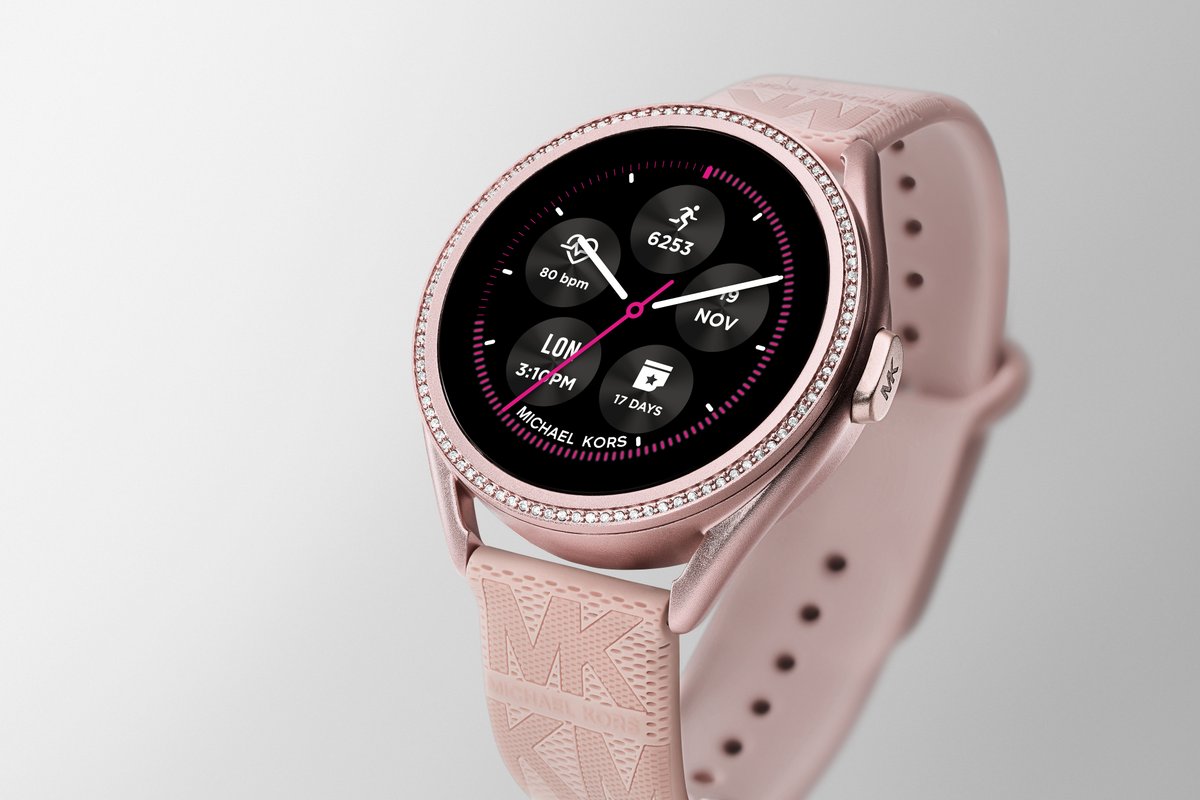 HerGadgetMatch's tweet photo. Michael Kors’ new smartwatches ups your wellness game glamorously! 😍 https://t.co/cpV3Eg5Ege