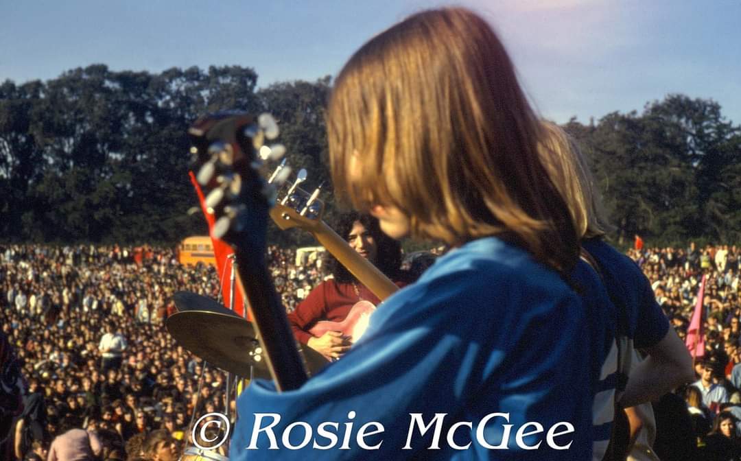 moggywood's tweet photo. From @rosiemcgee12's memoir:
"Early that morning, January 14, 1967, a half dozen of us left 710 to walk the couple of miles to the Polo Fields . . .A half mile later we were a horde . . ."
Read the whole story here:
https://t.co/P5VeF6xoIQ
#tbt #humanbein #gratefuldead https://t.co/i9kJEhs63j