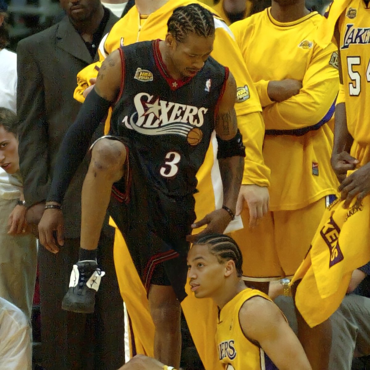 Alleniversongo2's tweet image. One of the most iconic NBA Pictures of all time
