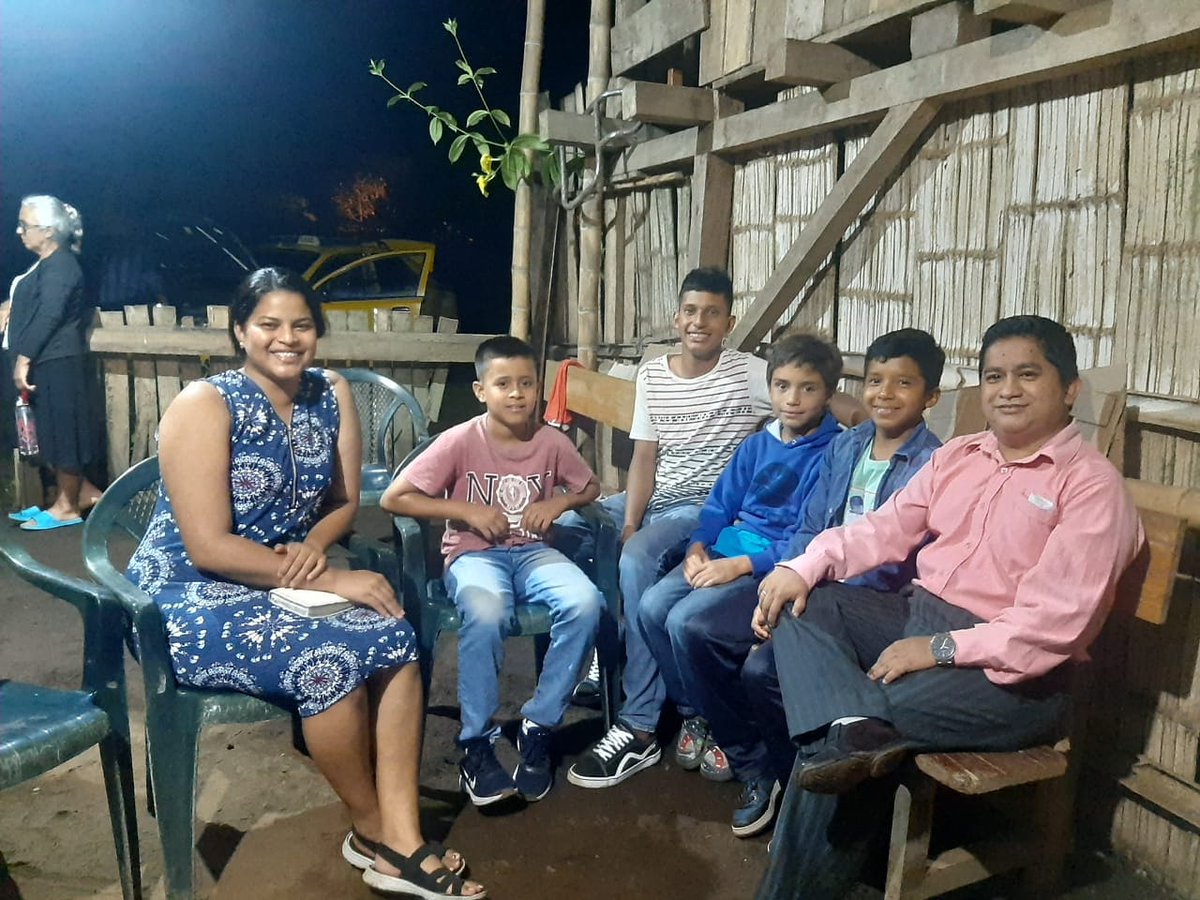 MinisterioCumi's tweet photo. #MERAPIB #Talita_Cumi
#Salmos 148:12
Los jóvenes y también las doncellas,
Los ancianos y los niños.
13 Alaben el nombre de Jehová,
Porque sólo su nombre es enaltecido.
Su gloria es sobre tierra y cielos.
Anexa Rcto. María Obdulia de Urdaneta/Los Ríos.
A ti te digo, levántate! https://t.co/SEU9sJBI5b