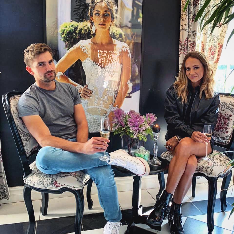 Ons vind onsself in die stiltes tussen oomblikke. 🌿☀️

In besige tye staan ek gereeld terug en besef net wie ek is en aan Wie ek behoort. Oe op die horison en hoop in my hart.

Die Here is hier vir ons. 🌊🌿