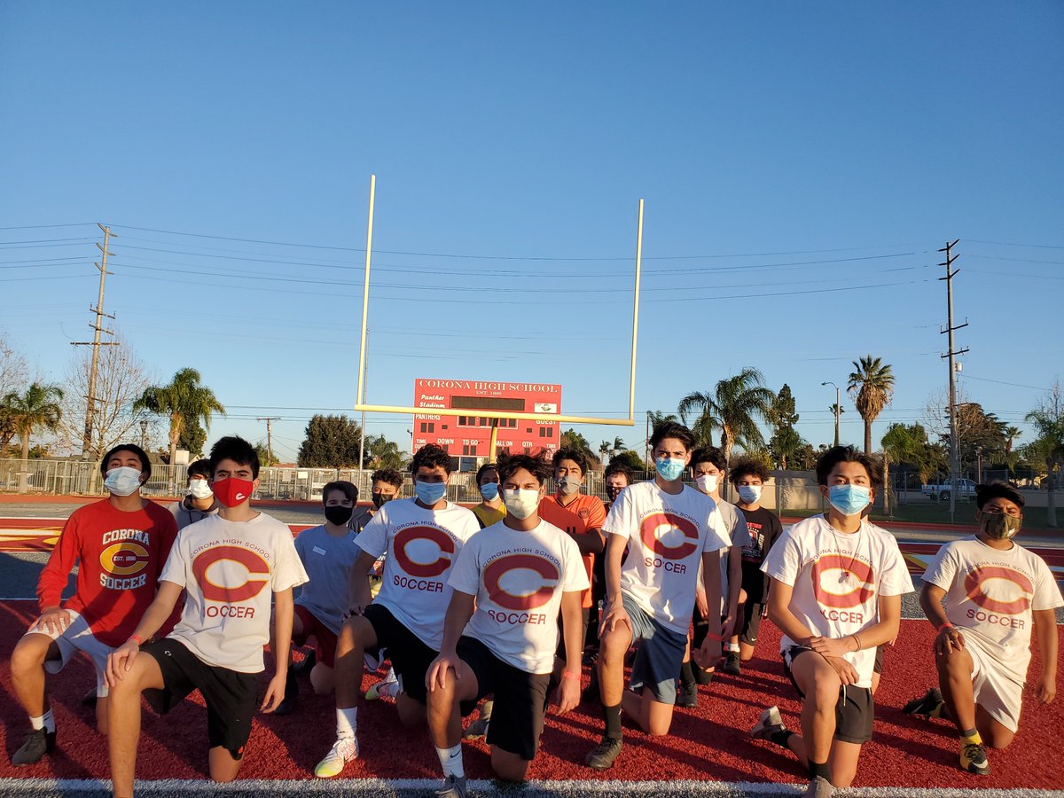 CoronaHSSoccer's tweet photo. Corona High boys Soccer. We work for the community that we LOVE!! https://t.co/2pDIa9dIiZ