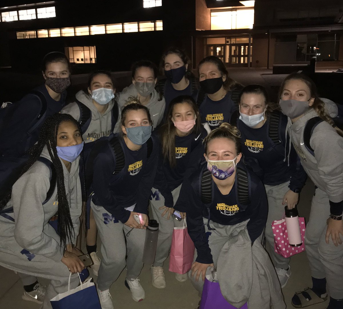 elliemulligan17's tweet photo. MIDLO IS 5-0 BABYYYY!!!! I’m beyond proud of all of my teammates! So blessed that we have gotten to have a season this year. Love how everyone contributes 1 thru 12! @MidloGirlsHoops @chrisbateman55 https://t.co/mPtOkJSITR