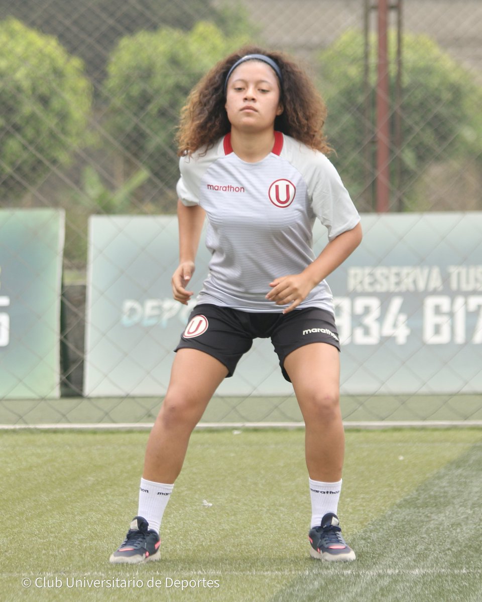 FutFemeninoU's tweet photo. 📸 Imágenes de los entrenamientos  del primer equipo en el inicio de la pretemporada en el campo auxiliar 1 del @MonumentalU_

#VamosCremas 💪🏼 https://t.co/WGSmQhhZkz