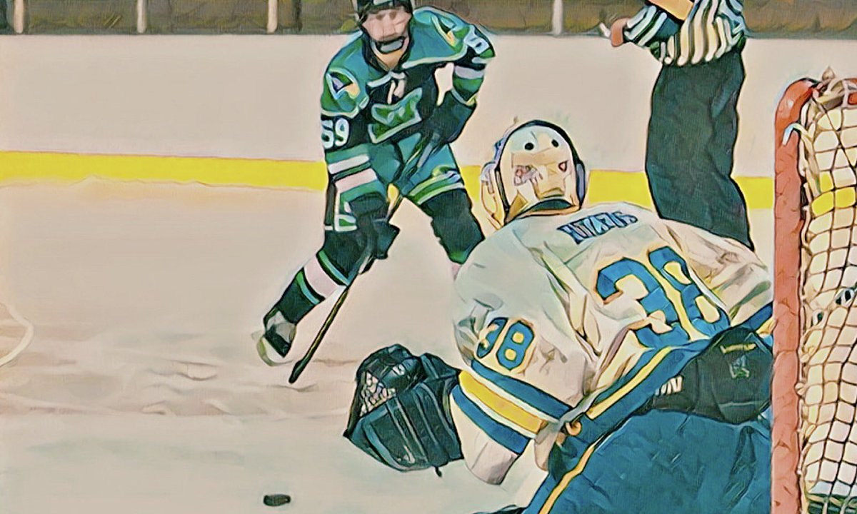 IcehoundsHockey's tweet photo. Gold v Bloomington, Fri, Jan 15  9:30pm at the Fishers Fuel Tank. #FridayNightIce #HoundsOn3 https://t.co/Jh3ORf5s2c