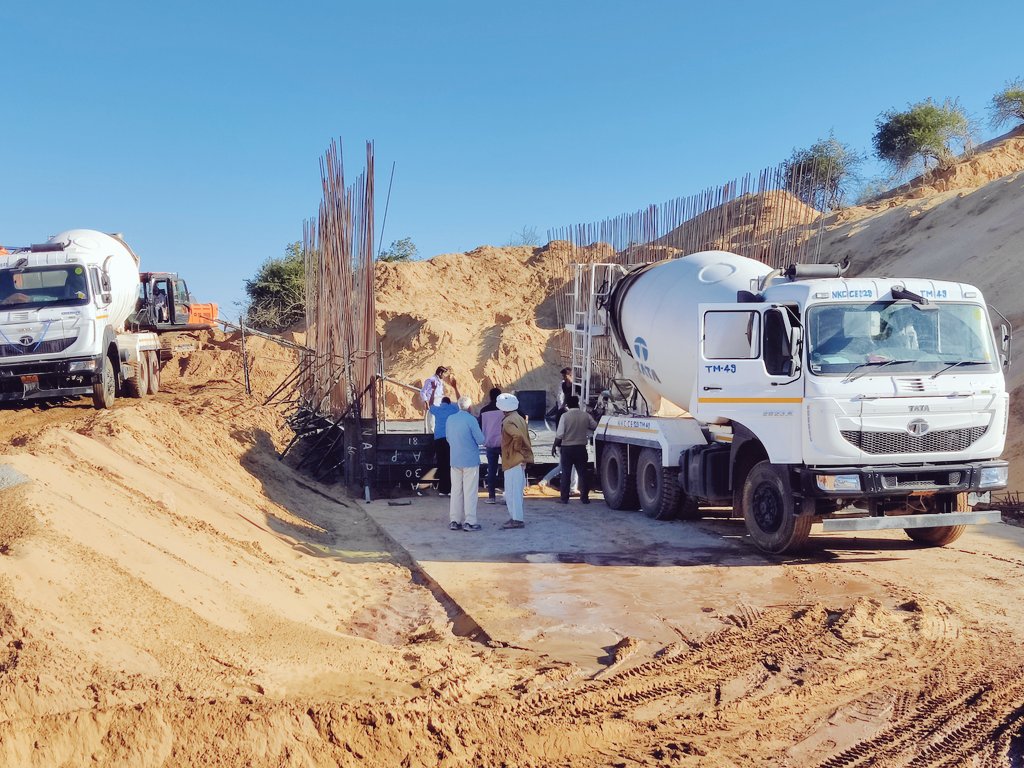 NapInfra's tweet photo. #napinfra #teamnapinfra #napinfrasubcontractor #roadconstruction #structurework (AmritsarJamnagar SixLane Expressway Package6 CH162.800 SVUP RAFT Foundation:- vehicles of height up to 3m can also pass)@SahilInfra @NHAI_Official @cbdhage @RInfraOfficial @dilipbuildcon @Patelinfra https://t.co/XLdCCuo9BW