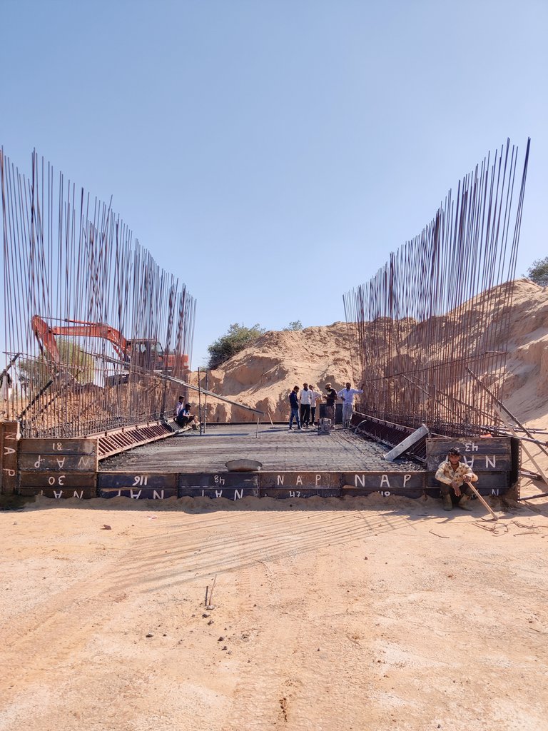 NapInfra's tweet photo. #napinfra #teamnapinfra #napinfrasubcontractor #roadconstruction #structurework (AmritsarJamnagar SixLane Expressway Package6 CH162.800 SVUP RAFT Foundation:- vehicles of height up to 3m can also pass)@SahilInfra @NHAI_Official @cbdhage @RInfraOfficial @dilipbuildcon @Patelinfra https://t.co/XLdCCuo9BW