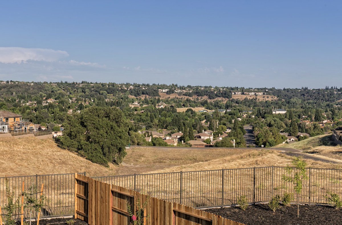 WhitneyRanchCA's tweet photo. The views of the rolling hills at The Summit will capture your attention as soon as you tour the models. ⛰  Move your family to the beauty of Whitney Ranch in 2021. https://t.co/JGnjzabneg https://t.co/frViwveie9