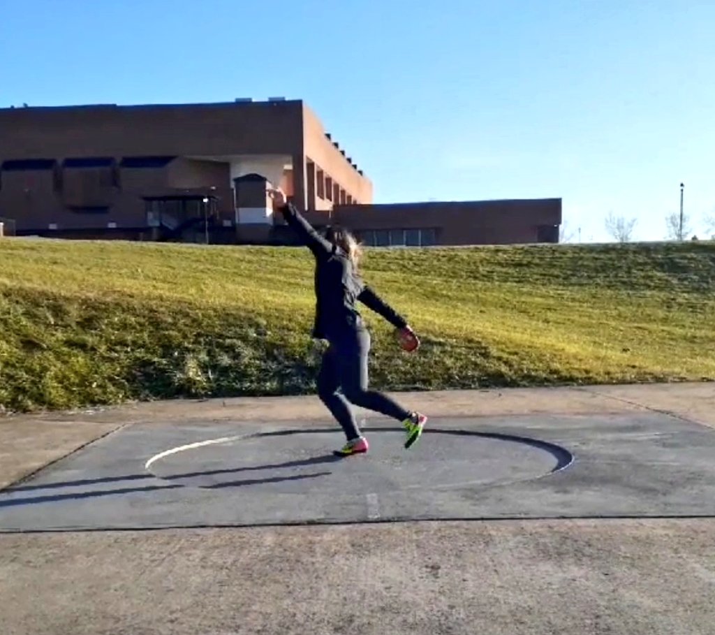 C_Banner_VFL's tweet photo. Great session today w @lauryn_banner good tech work and some nice throws thx for the session @coachadpsthrows #throwers #discus  #throwernation #fieldandtrack #throwsomething #outworkthem https://t.co/zVFAucZCBv
