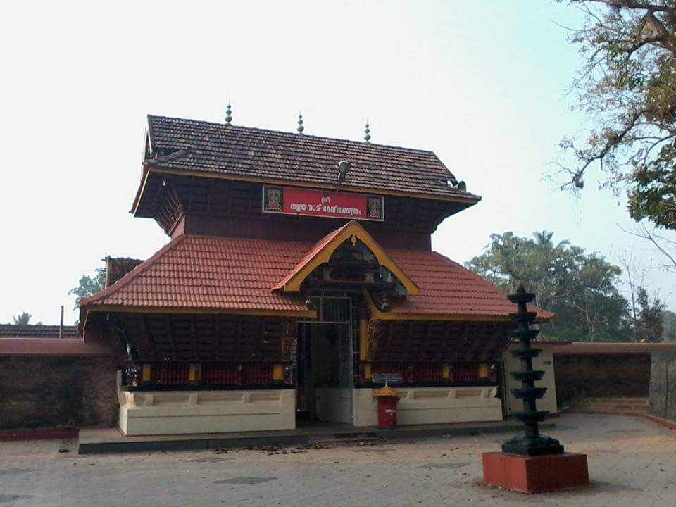 defeated. Zamorians thought that Devi's blessings was with Valluvanad king, and started Devi Upasana. Satisfied with the Pooja, Devi decided to come with Zamorians on a condition that she will stay at the place where they turn back and check her.