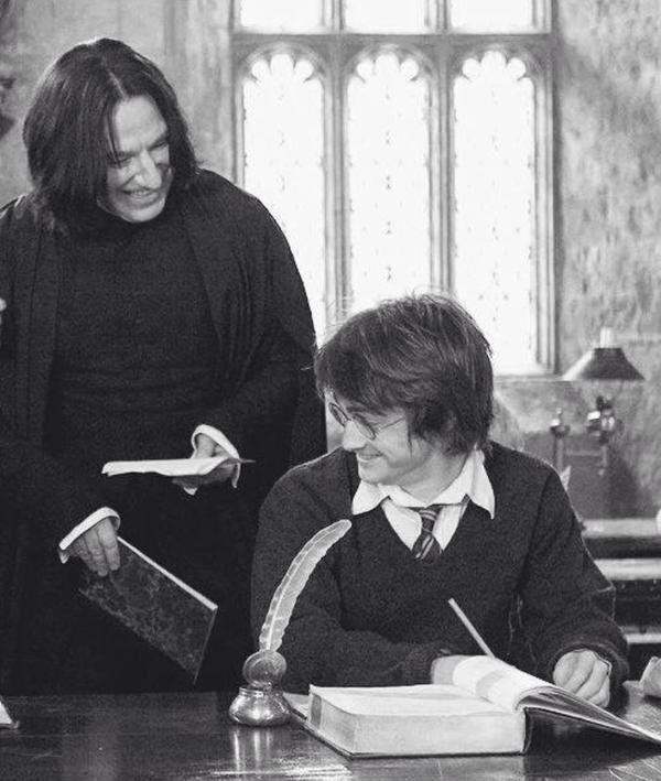 muggle_facts's tweet photo. Alan Rickman and Daniel Radcliffe behind the scenes of Harry Potter https://t.co/oyRCsYkvGX
