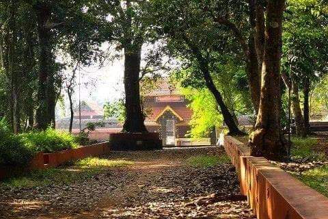 temple now stands. The place where the bangle rotated for a week came to be known as Azhchavattom (Azhcha means Week) and the place where the bangle fell became Thiruvalayanad, (Vala means Bangle).The Sreechakra, designed by the great Sivayogi Thayyavur Sivasankar