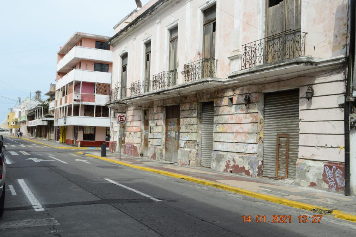 espejohernandez's tweet photo. @FYunesMarquez deje de engañar a la gente con fotos antiguas, mejor  cierre bares, cantinas y plazas, por su ineptitud mañana habrá movilidad limitada. Nunca hubo gente en esos espacios hoy.
#EnVeracruz #4T 
#NoMentirNoRobarNoTraicionar
#ConElPuebloTodoSinElPuebloNada #RedAMLO https://t.co/b6UbSP0oYI