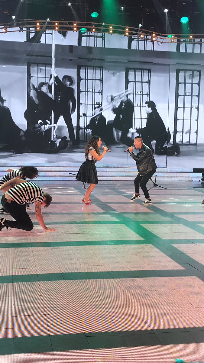 cantando2020's tweet photo. Segunda canción de la noche en esta semifinal para @AngelaLeivaOk y @BLanzelottaOK 🎤🎤 #Cantando2020 https://t.co/mswGLkgNJ5