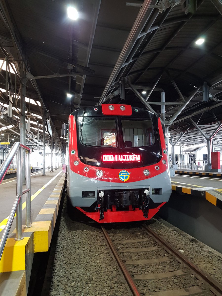 mas_didiek's tweet photo. Pagi ini melakukan uji coba Kfw dari Yogya menuju Solo Balapan. Pengecekan akhir terus dilakukan sbg persiapan trial operations KRL dlm waktu dekat. Smg semua lancar dan KAI Commuter dapat sgr melayani Masyarakat Yogya, Solo, dan daerah2 diantaranya. Salam sehat..🙏 https://t.co/4THjWxYMvp
