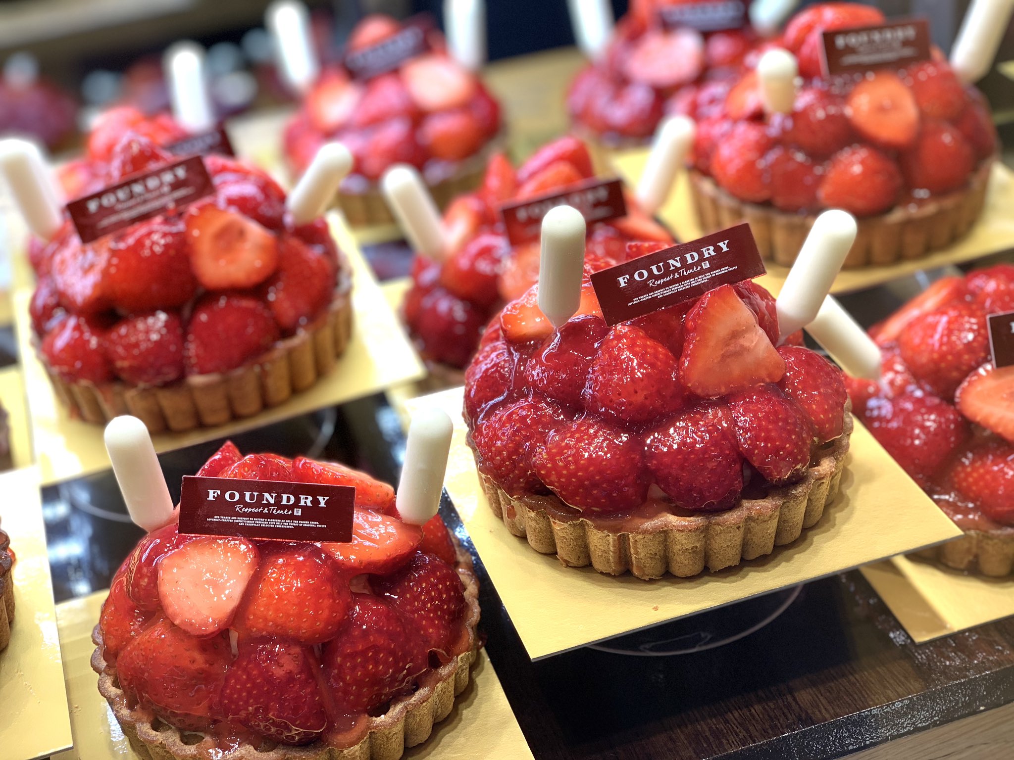 Twitter 上的 Hankyu Food News いちごの日 ということで いちごたっぷり乗ったこちらのケーキを置いておきます ファウンドリー 福岡県産大粒あまおうのタルト 阪急うめだ本店 うめはんデパちか Hankyu T Co Wheiuzoghz Twitter