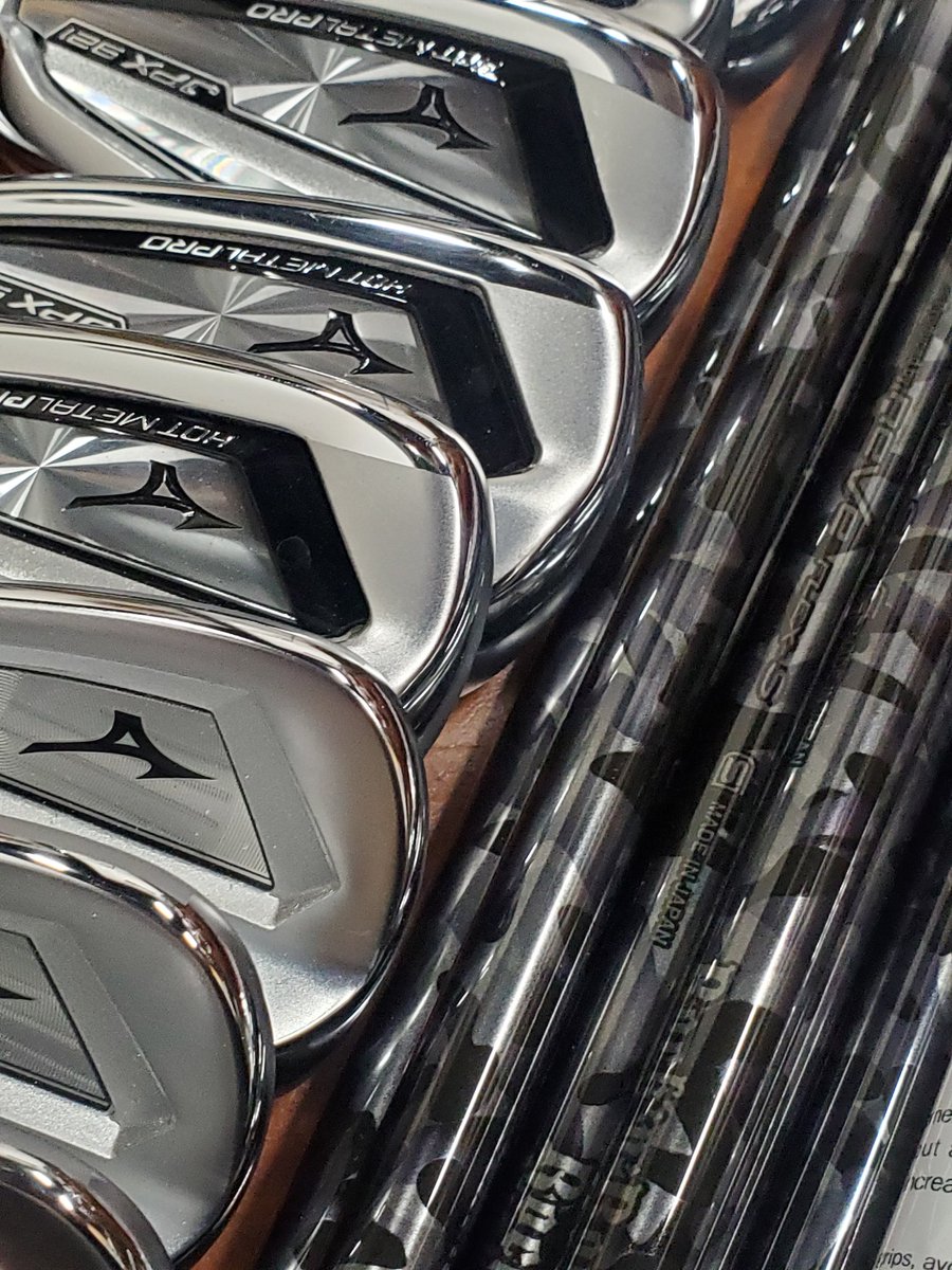 factory_bell's tweet photo. 『MIZUNO HOT METAL PRO IRON✨~REVE✨』
ミズノHOT METAL PRO JPX321アイアンの作製です☀️✨😝
お客様が選ばれたシャフトはREVE「I-ELEVATION BLACKカモ」‼️✨😝
グリップは人気のクロス🎵✨😊
#ミズノ
#mizuno
#hotmetalpro
#jpx321
#reve
#アイエレベーション https://t.co/tVuQfsnESO