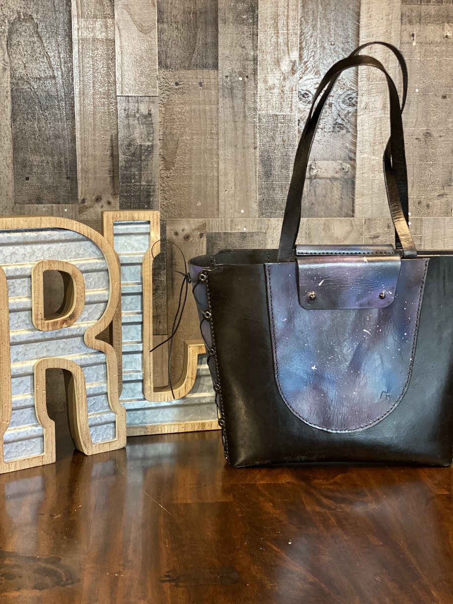 bobbiemaloy's tweet photo. I’m having a ton of fun with #leather working. It’s really cool to create something with my hands. Here’s the latest creation from my workbench. 

#leathergoods #relentlessleather https://t.co/MGcjEeb105