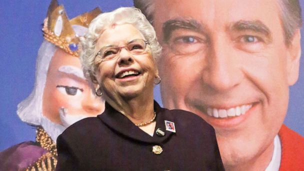 PuppetTearsPod's tweet photo. Saddened to learn about the passing of Joanne Rogers, spouse of the late Mr. Fred Rogers. The world is a kinder, more neighborly place thanks to her love. #PuppetTearsPod #Requiescat
.
.
#Puppets #Puppetry #Podcast #MisterRogers #PBS #WontYouBeMyNeighbor #Love #Kindness https://t.co/SJCeOxs8LR