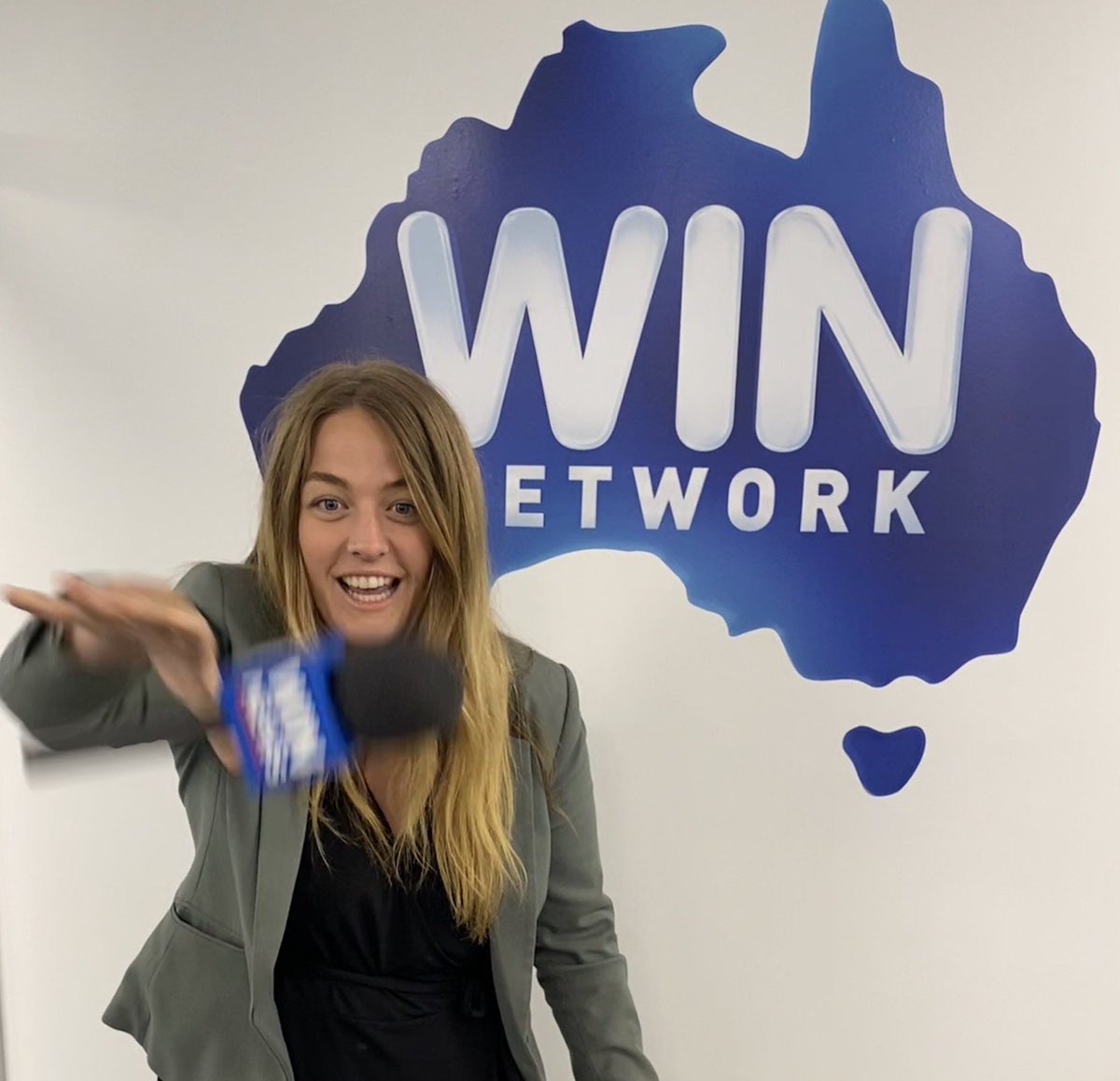 Rebecca Morris tweet media