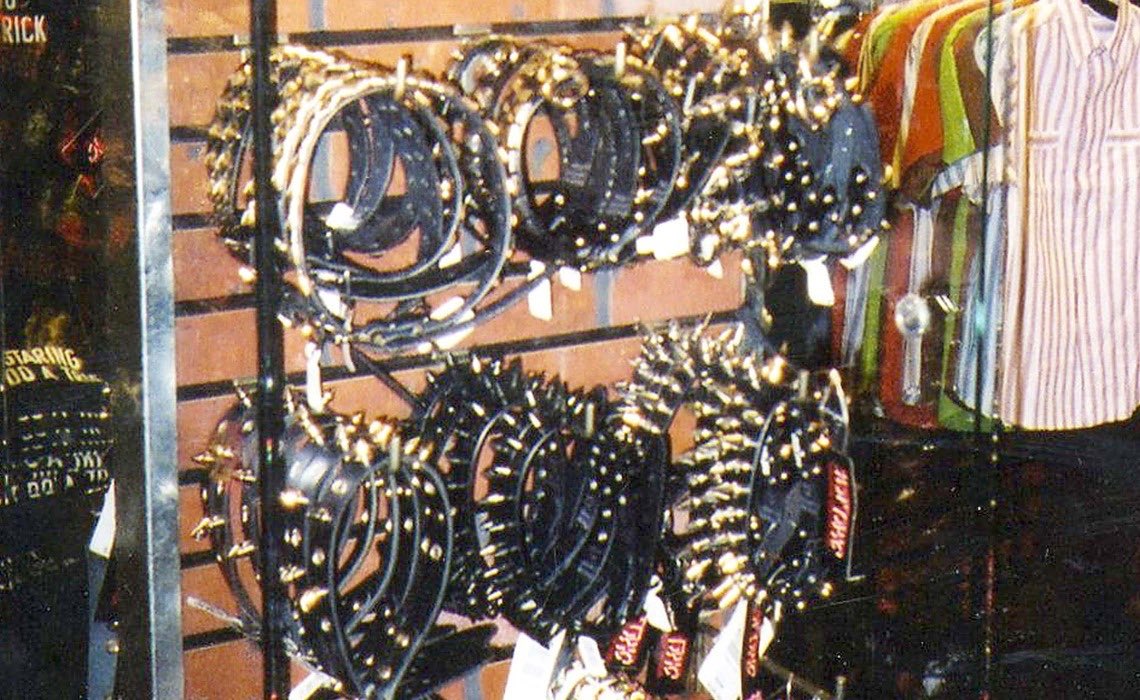 ALLHAILHEROINE's tweet photo. shots from within 90's era Hot Topic stores https://t.co/MpxR9c0IAG