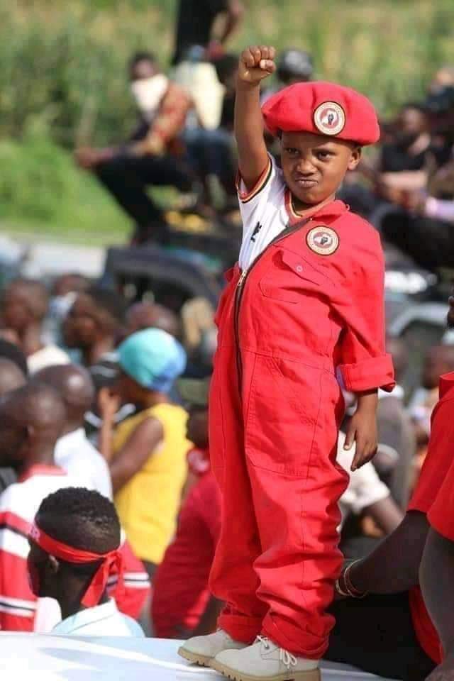 brunocornelius's tweet photo. So far this kid is a true reflection of how Ugandans should stand with @HEBobiwine.. Retweet to inform other Ugandans to stand with Bobi too #UgandaDecides https://t.co/jjC234iwCk