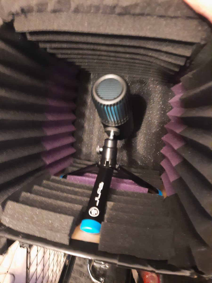 lunacalx's tweet photo. Duct tape, hot glue, sound board foam, and an old box. #craftgoblinshinanagins strikes!!
If people want i can post a nice little YouTube of how to if people would like.
#craft #commentarycrew #commentary #artistupdate #artblog #ArtistOnTwitter #soundbox #DIYprojects https://t.co/eIEII7UBIE