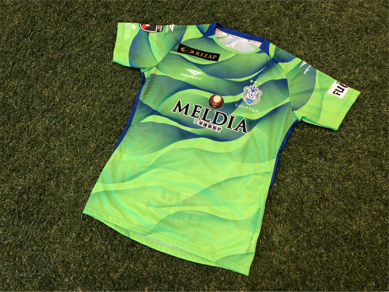 湘南ベルマーレ 本日12 00より 公式オンラインショップにて21 1stユニフォーム キッズユニフォームの先行予約を開始いたしました 圧着をご希望の方は本体のみ 別ページの圧着加工を同時にご購入ください 公式オンラインショップはこちら