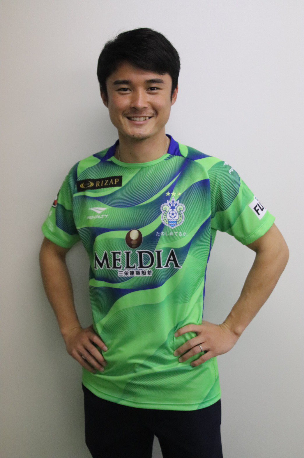 湘南ベルマーレ 本日12 00より 公式オンラインショップにて21 1stユニフォーム キッズユニフォームの先行予約を開始いたしました 圧着をご希望の方は本体のみ 別ページの圧着加工を同時にご購入ください 公式オンラインショップは