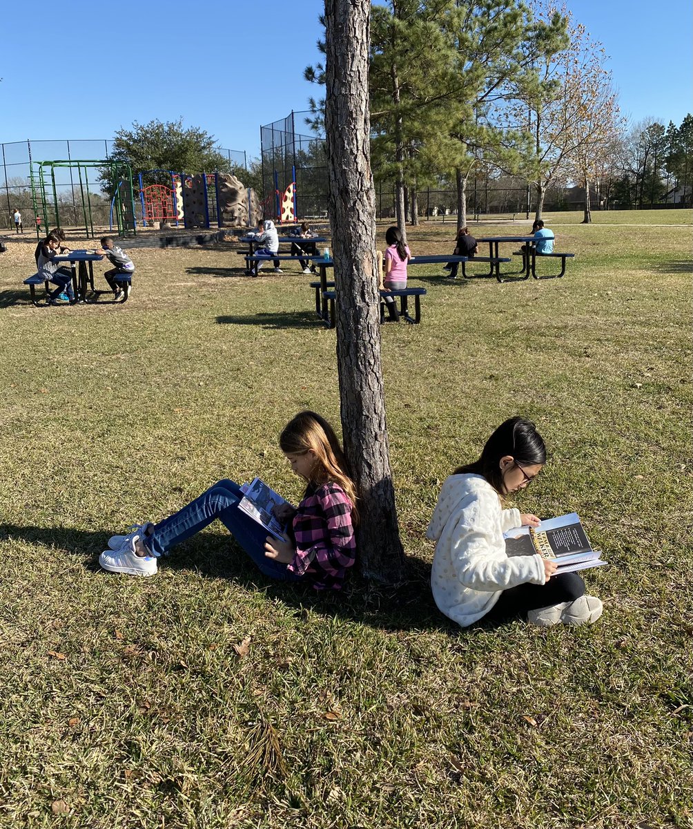 Sunshine + a good book = an amazing way to end the day ! <a href="/HumbleISD_SWE/">Summerwood Elementary</a>