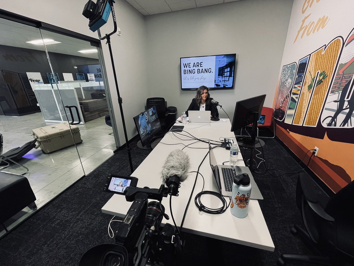 ItsBingBang's tweet photo. We were honored to be asked by #commongroundia to present at their annual meeting, but had to pivot last minute when they decided to go virtual because of weather. Today we taught some amazing agvocates the basics of video editing on their phones in our pop-up zoom room! https://t.co/Atkfg6Eya2