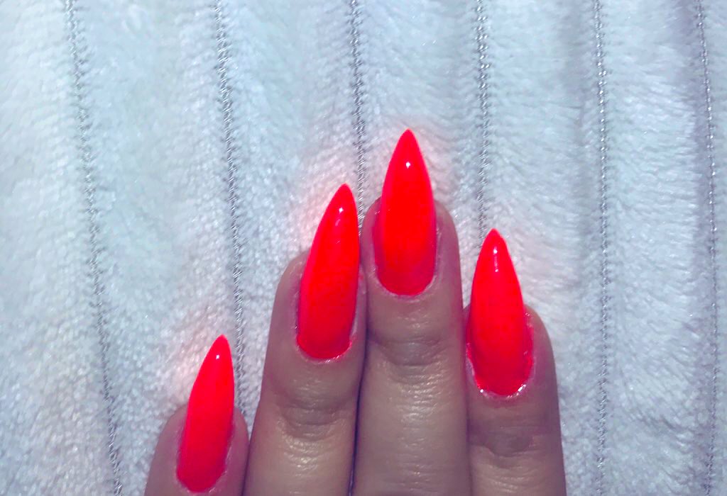 New nail color #Stilettonails 🧡💅