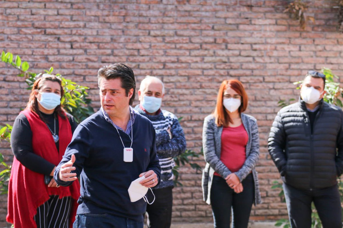 sevotcoahuila's tweet photo. El secretario @enriquemym fue recibido por compañeras y compañeros de la CERTTURC, coincidieron sobre la importancia de continuar esforzándose a diario para que más familias de nuestro estado se beneficien con certidumbre jurídica patrimonial https://t.co/G19nGYkzd0