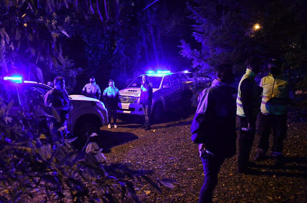 commgp's tweet photo. Por una denuncia al whatsapp de la Secretaria de Seguridad logramos desarticular en el Bosque Peralta Ramos una fiesta clandestina con más de 40 menores. Por pedido del fiscal intervino Minoridad para hacer entrega de los menores a sus padres. https://t.co/DEmOjcxHA0
