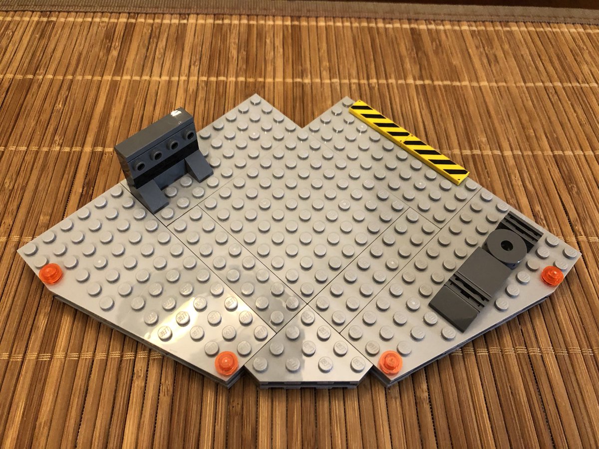 Then the same plates as in the first layer go on top, giving us a section as thick as a regular block. A little decoration goes on top - warning tape and lights, and two devices. The plate goes over one quadrant.  #LEGO  