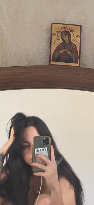 H&egrave;re i am https://t.co/lg63cU218q