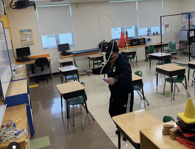 cpe_prek's tweet photo. After a mini lesson by our very own Coach Ramos, Mrs Marilyn’s class is ready to try jump rope jumping #ECE #collaborate #prekfamily @CoralParkElemS @MDCPS_OECP #inclusion https://t.co/WtTUufu9g4