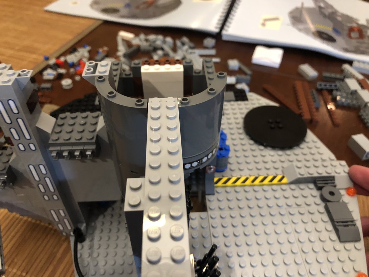 The doorway is very decorated! On the other side, some rounded tank pieces complete the walls.  #LEGO  