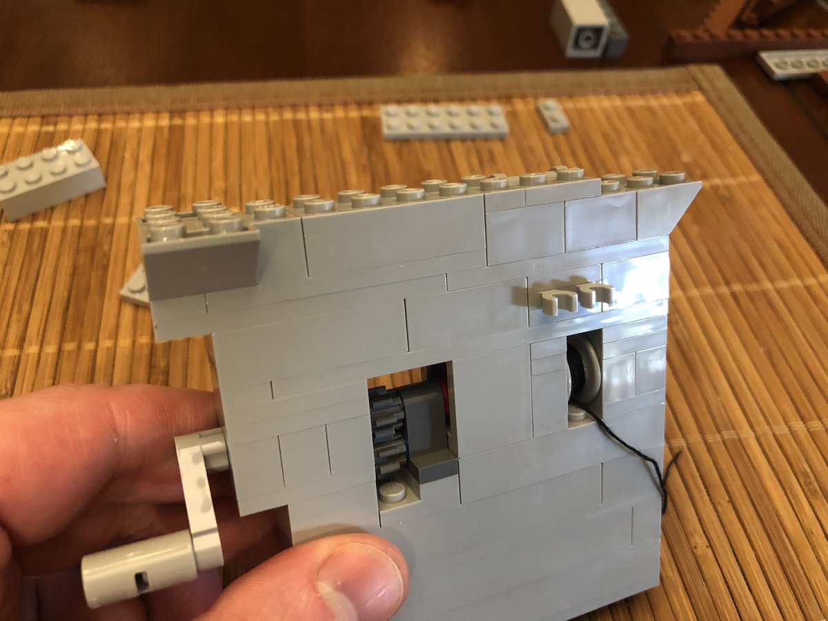 There’s a little gear exchange here, and a handle goes on the outside. It’s a little difficult to turn now, with the two gears it requires high torque and there nothing anchoring it yet. A few more layers go on top.  #LEGO  