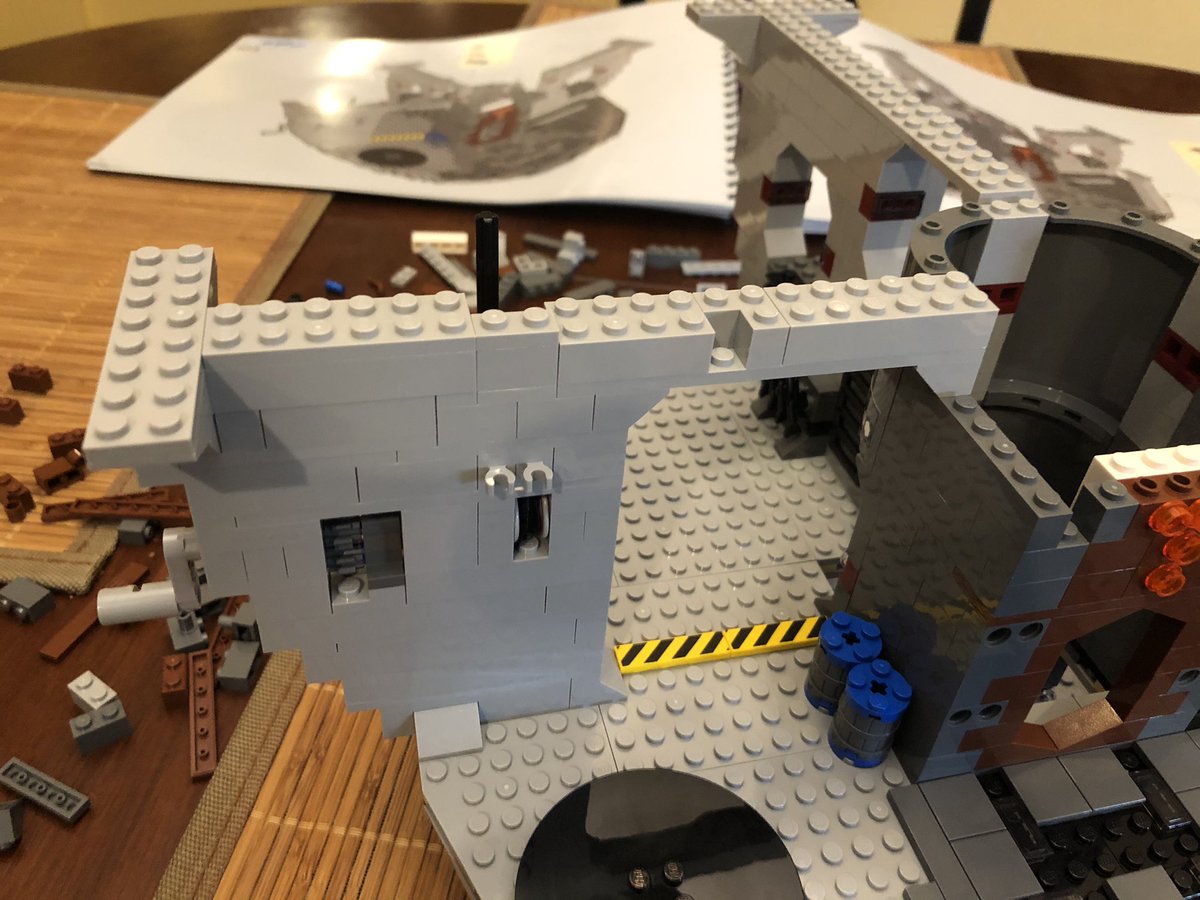 One more layer, then it’s done and goes on the Death Star. Secure it to the center, and now turning the handle is possible - but can still torque the whole section off if you’re not careful!  #LEGO  