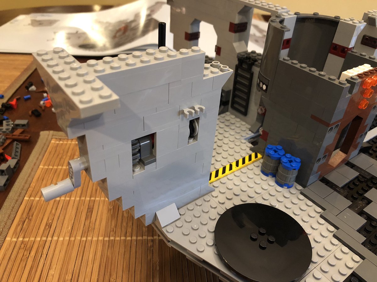 One more layer, then it’s done and goes on the Death Star. Secure it to the center, and now turning the handle is possible - but can still torque the whole section off if you’re not careful!  #LEGO  