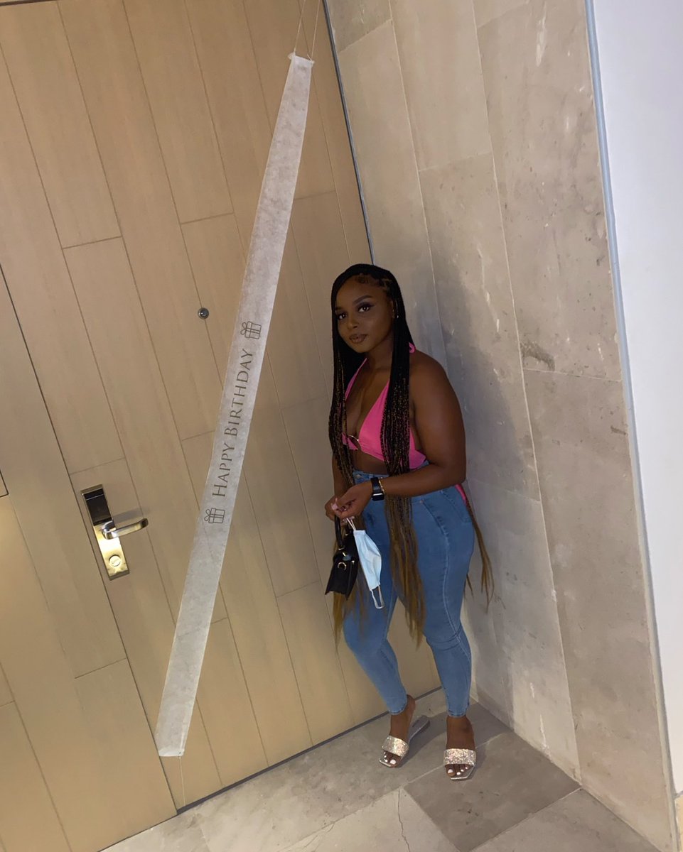 faLLike_DOMinos's tweet photo. Young hot girl I’m getting it 🔥 #birthdayeve #twentyFINE https://t.co/wR70b77Ka0