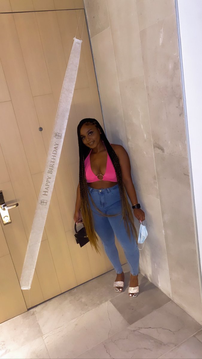 faLLike_DOMinos's tweet photo. Young hot girl I’m getting it 🔥 #birthdayeve #twentyFINE https://t.co/wR70b77Ka0