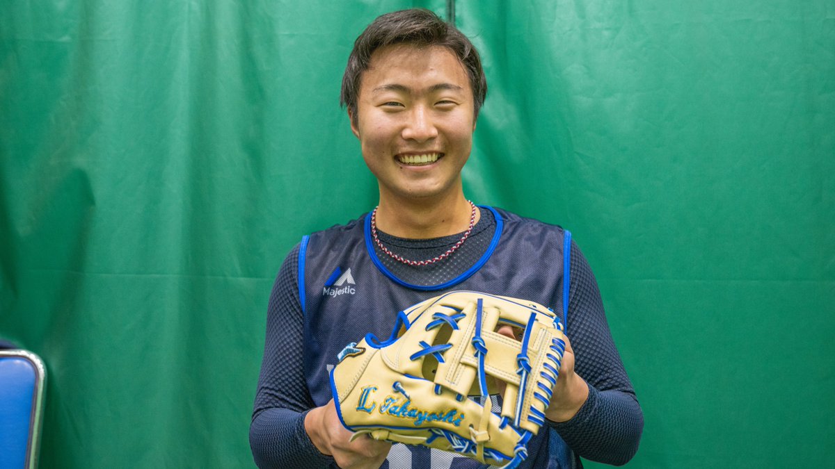 自身の名前と『L』の刺繍を施したグローブで新人合同自主トレに臨んで