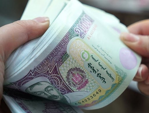 Өнөөдөр зарим хүмүүсийн хувьд цалин авах өдөр, зарим хүмүүсийн хувьд цалин олгох өдөр. Манай компаниуд орон тооны цомхтгол хийхгүй, ажилчдынхаа цалинг нь бууруулахгүйгээр ажиллаж байгаа. Нийт 10’000 гаруй ажилчиддаа доод тал нь сард 13 тэрбум төг-ийн цалин тавьж байна. <a href="/GroupMCS/">MCS Group</a>