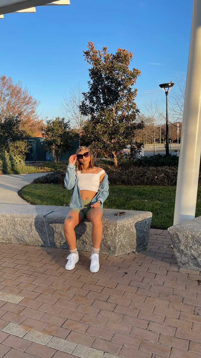 _Mkaayy_'s tweet photo. Living for me an my short hair!🤞🏽✨ https://t.co/8ThclfSOil